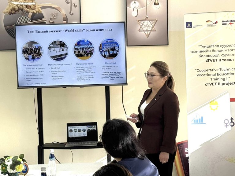 Австралийн сайн дурын хөтөлбөрийн Зүүн Азийн бүс хариуцсан захирал Дэвид Шарман – Селвидж сургуулийн үйл ажиллагаатай танилцлаа