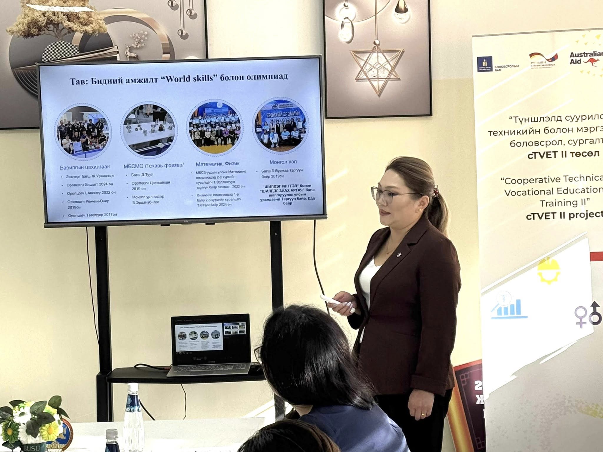 Австралийн сайн дурын хөтөлбөрийн Зүүн Азийн бүс хариуцсан захирал Дэвид Шарман – Селвидж сургуулийн үйл ажиллагаатай танилцлаа